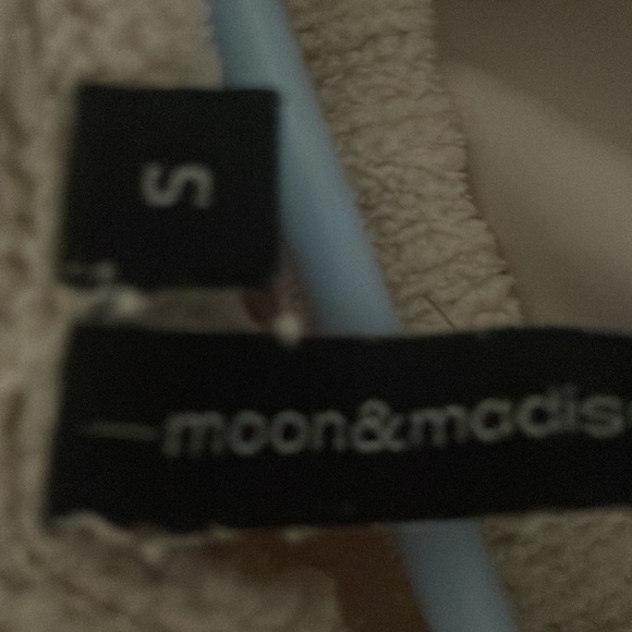 White crop top - Picture 4 of 4